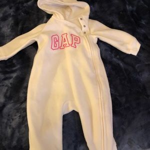 Gap warm suit ( foot out)